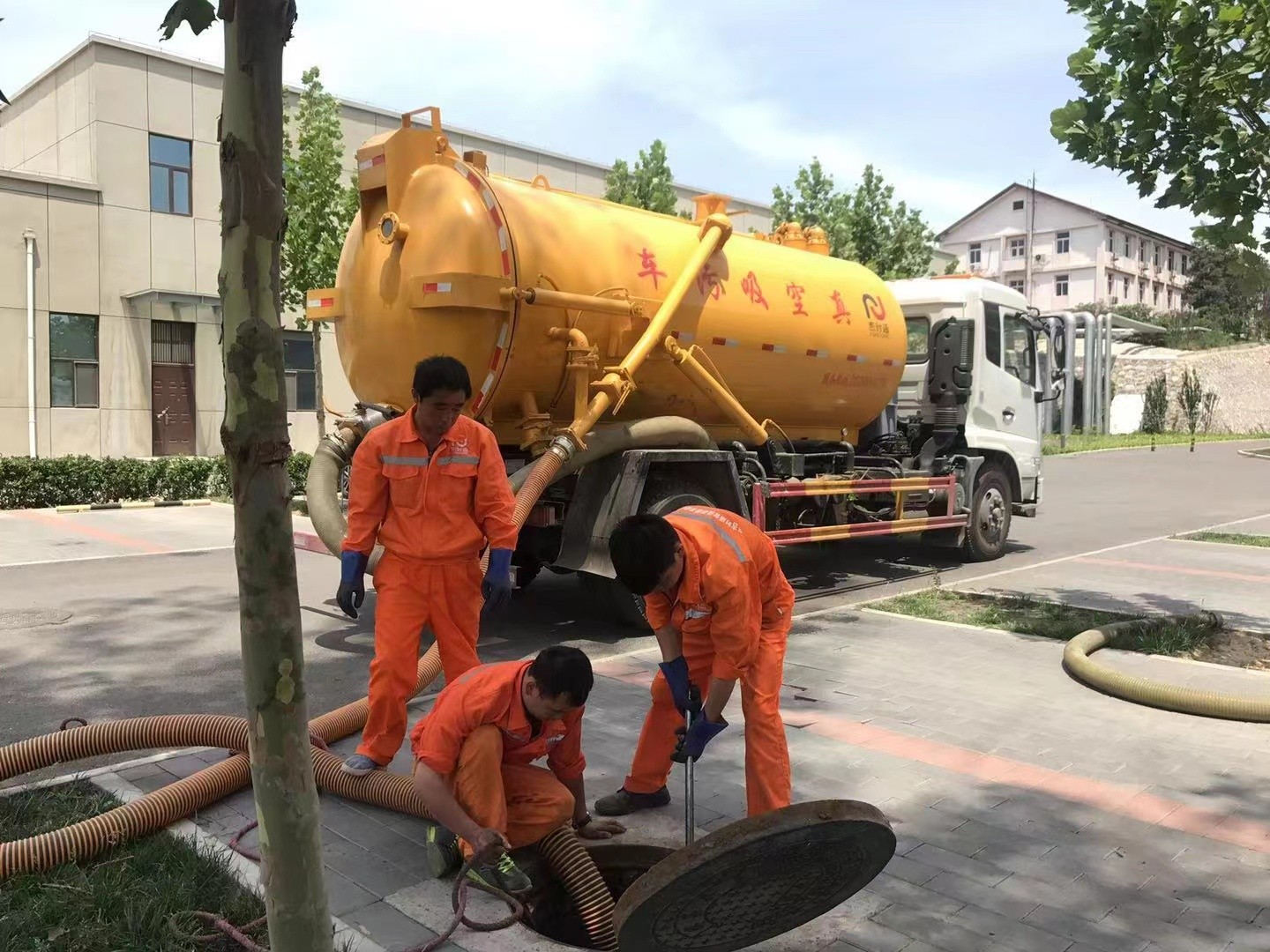 临湘化粪池清理与5-8吨吸粪车施工效率分析